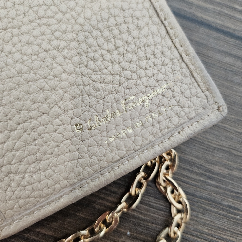 Salvatore Ferragamo Cream Wallet/Crossbody Chain Bag - Picture 9 of 16